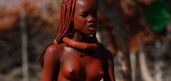 Himba: bar, grad i nogometne utakmice