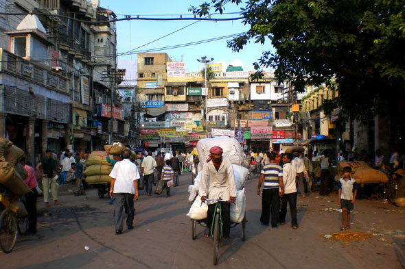 Delhi (In): Rucksacktouristen, der Geruch und die Spaltung